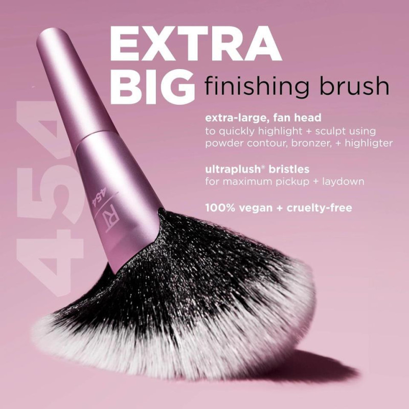 EXTRA BIG FAN BRUSH REAL TECHNIQUES